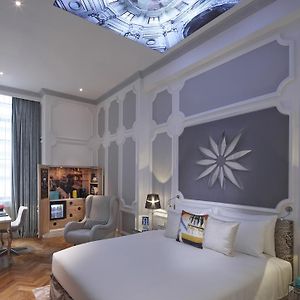 SO URBAN 1 King Size Bed Bathtub